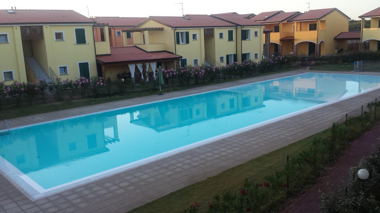 Residence con piscina Baia delle Mimose Badesi Exterior foto